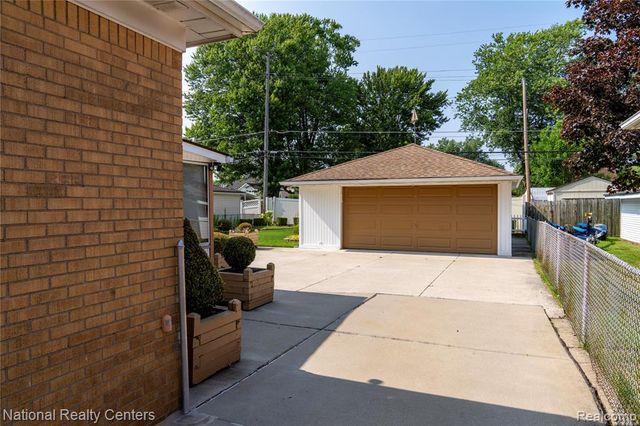 22635 Lincoln Street, Saint Clair Shores, MI 48082