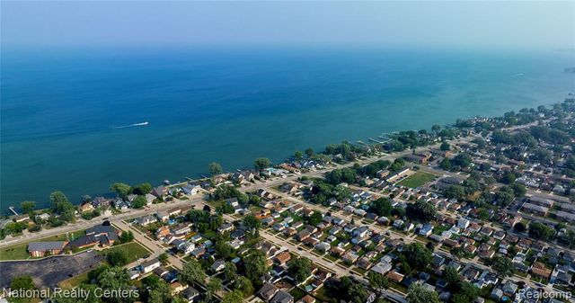 22635 Lincoln Street, Saint Clair Shores, MI 48082
