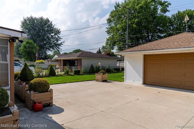 22635 Lincoln Street, Saint Clair Shores, MI 48082