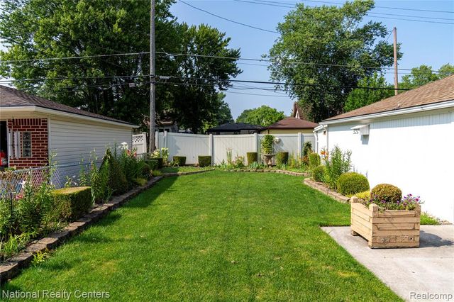 22635 Lincoln Street, Saint Clair Shores, MI 48082