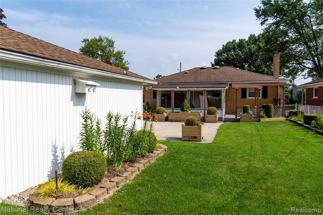 22635 Lincoln Street, Saint Clair Shores, MI 48082