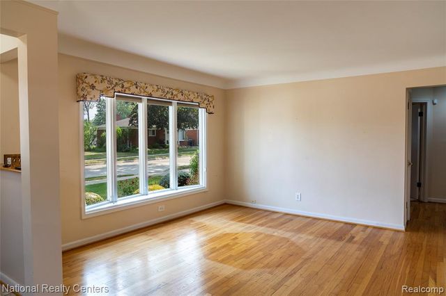 22635 Lincoln Street, Saint Clair Shores, MI 48082