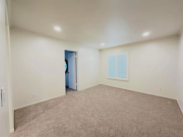 7560 Eads Ave 11, San Diego, CA 92037