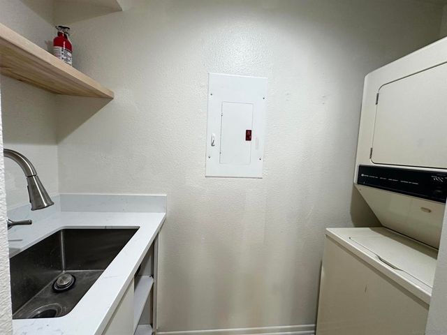 7560 Eads Ave 11, San Diego, CA 92037