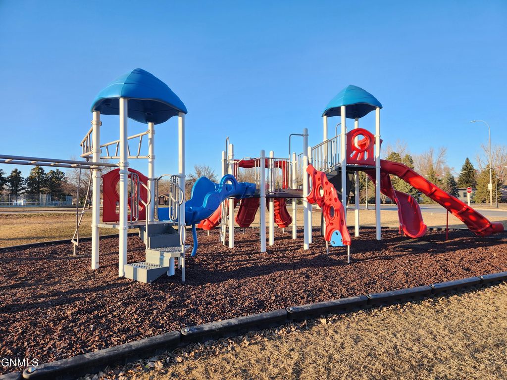 125 Maryland Street, Bismarck, ND 58504 photo 31