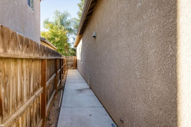6611 W Morris Avenue, Fresno, CA 93723
