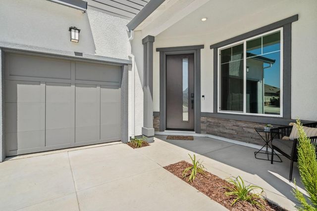 903 River Bend Dr, Lathrop, CA 95330