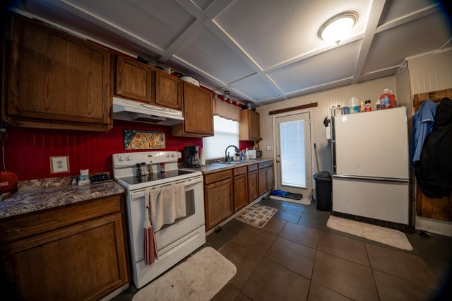 24150 County Road 255, Pittsburg, MO 65724