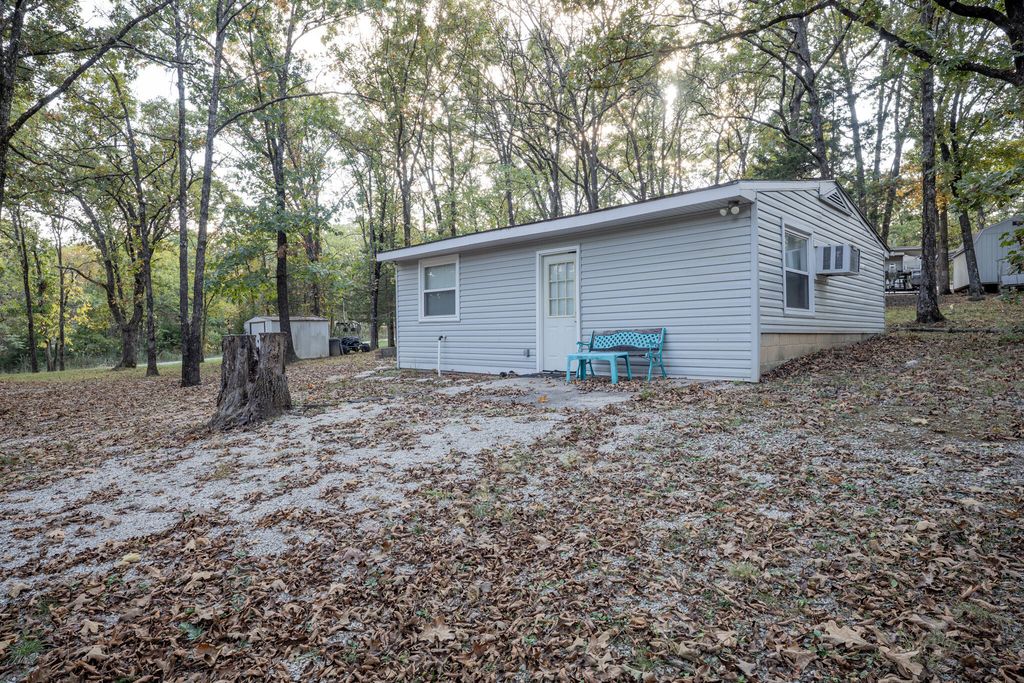 24150 County Road 255, Pittsburg, MO 65724