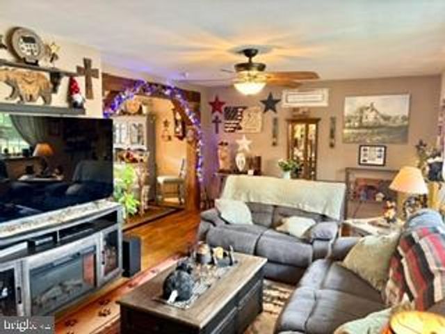 1306 WHITFIELD BLVD, Reading, PA 19609