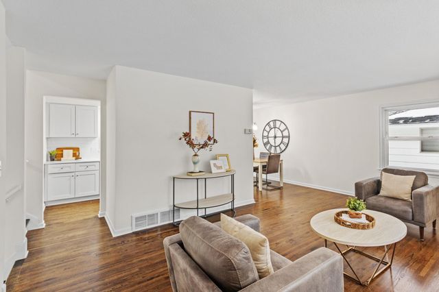 7012 Regent Avenue N, Brooklyn Center, MN 55429