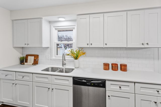 7012 Regent Avenue N, Brooklyn Center, MN 55429