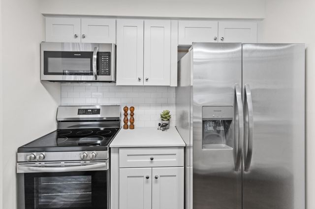 7012 Regent Avenue N, Brooklyn Center, MN 55429