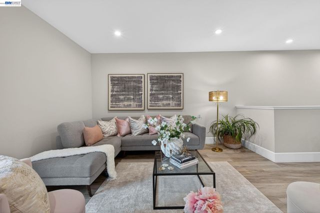 5425 Melissa Ln 221, Dublin, CA 94568