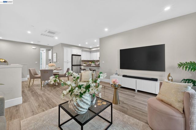 5425 Melissa Ln 221, Dublin, CA 94568