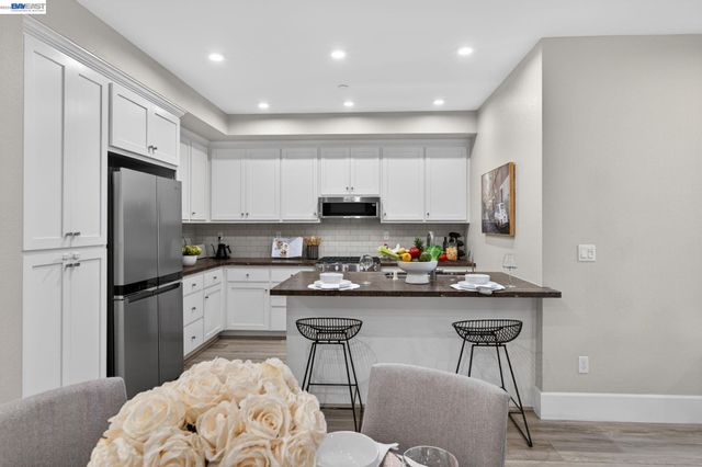 5425 Melissa Ln 221, Dublin, CA 94568
