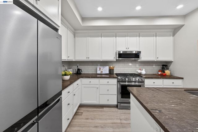 5425 Melissa Ln 221, Dublin, CA 94568
