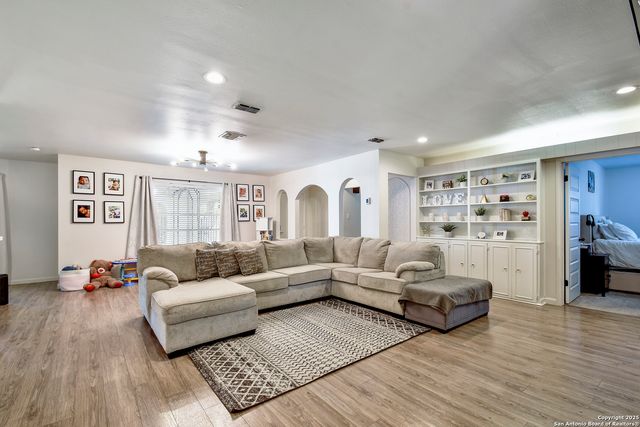 9623 Barcelona, San Antonio, TX 78230