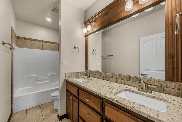 35 Blue Meadow Dr, Elgin, OK 73538
