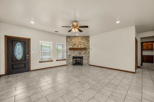 35 Blue Meadow Dr, Elgin, OK 73538