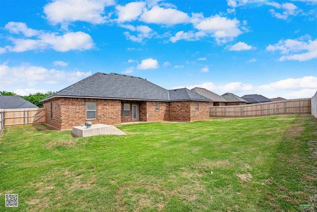 35 Blue Meadow Dr, Elgin, OK 73538