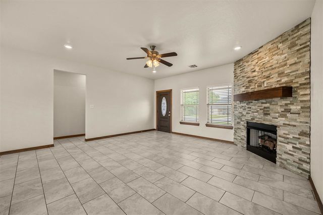 35 Blue Meadow Dr, Elgin, OK 73538