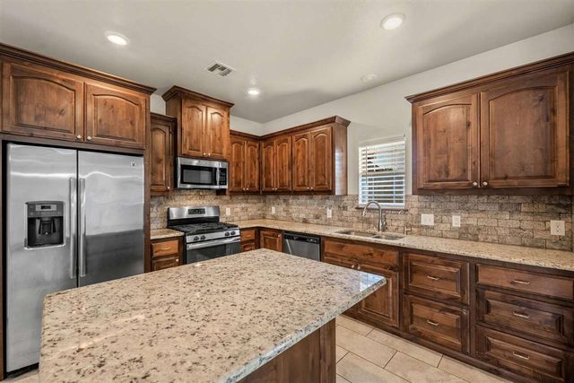 35 Blue Meadow Dr, Elgin, OK 73538