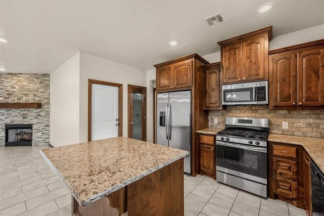 35 Blue Meadow Dr, Elgin, OK 73538