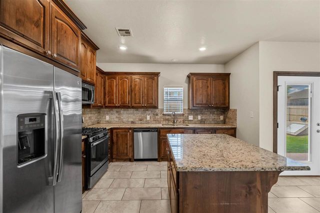 35 Blue Meadow Dr, Elgin, OK 73538