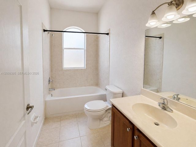 11028 NW 87th Ln, Doral, FL 33178
