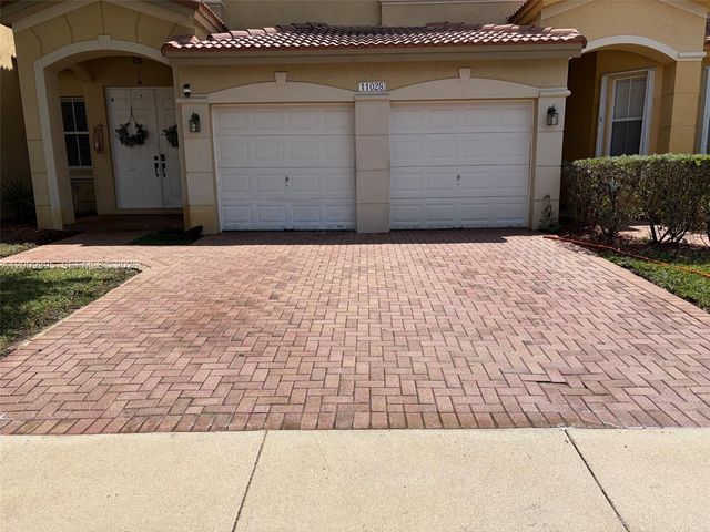 11028 NW 87th Ln, Doral, FL 33178