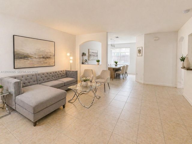 11028 NW 87th Ln, Doral, FL 33178