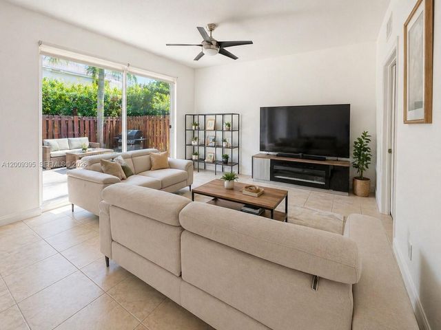 11028 NW 87th Ln, Doral, FL 33178