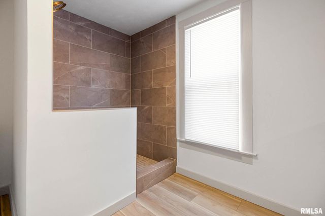 1510 S DIVISION Street, Carterville, IL 62918