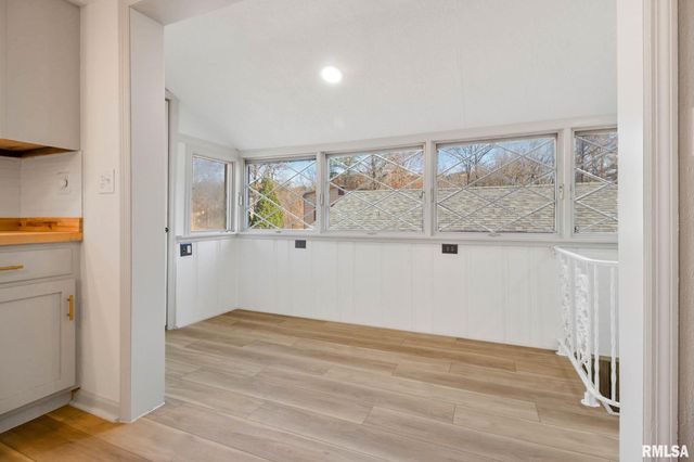 1510 S DIVISION Street, Carterville, IL 62918