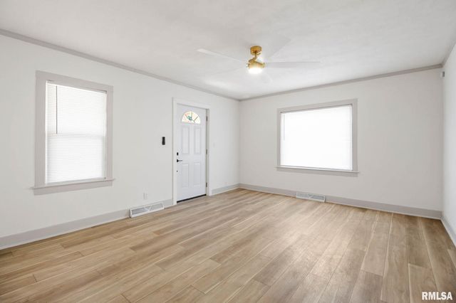 1510 S DIVISION Street, Carterville, IL 62918