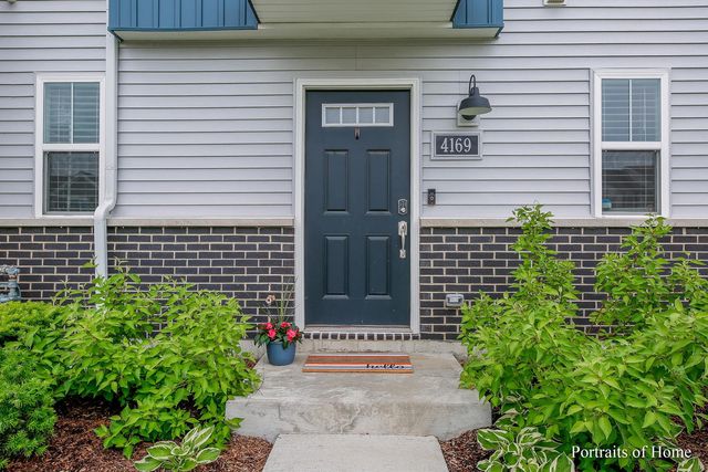 4169 CALDER Lane, Aurora, IL 60504