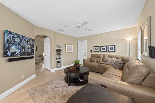 3844 NW 63rd Ter, Coral Springs, FL 33067