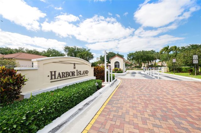 3844 NW 63rd Ter, Coral Springs, FL 33067