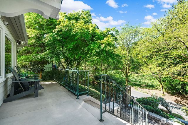 2514 Lake Park Drive S, Seattle, WA 98144