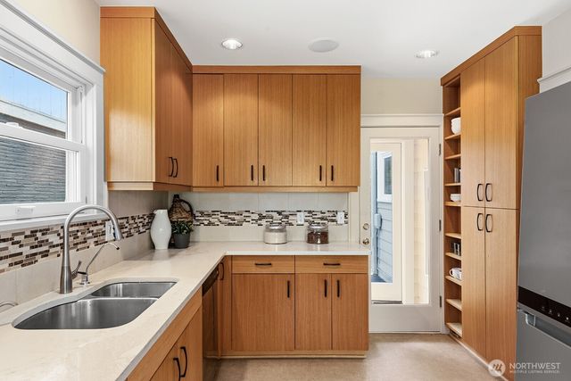 2514 Lake Park Drive S, Seattle, WA 98144