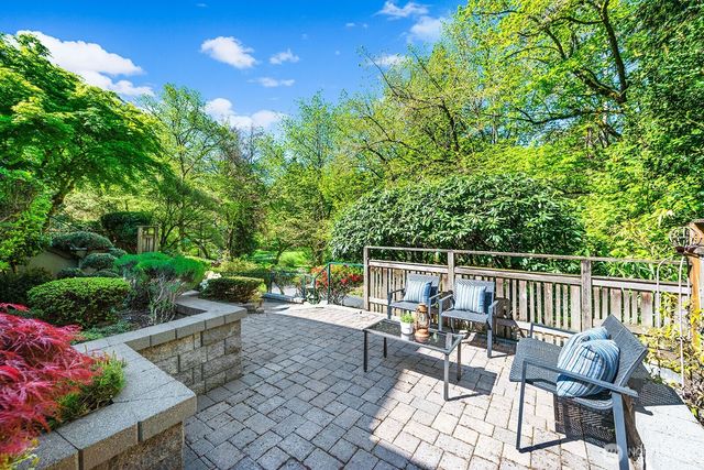 2514 Lake Park Drive S, Seattle, WA 98144