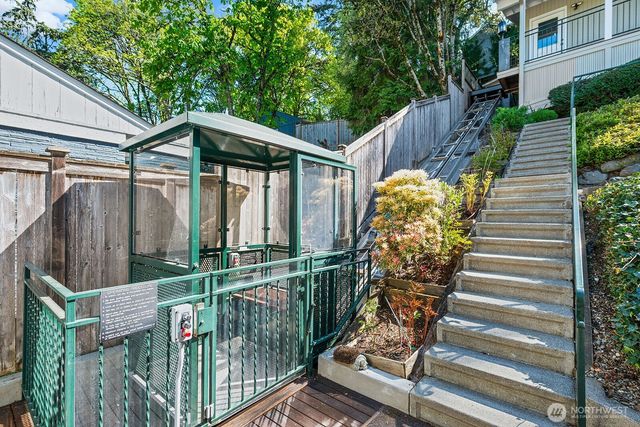 2514 Lake Park Drive S, Seattle, WA 98144
