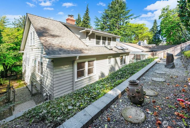 2514 Lake Park Drive S, Seattle, WA 98144