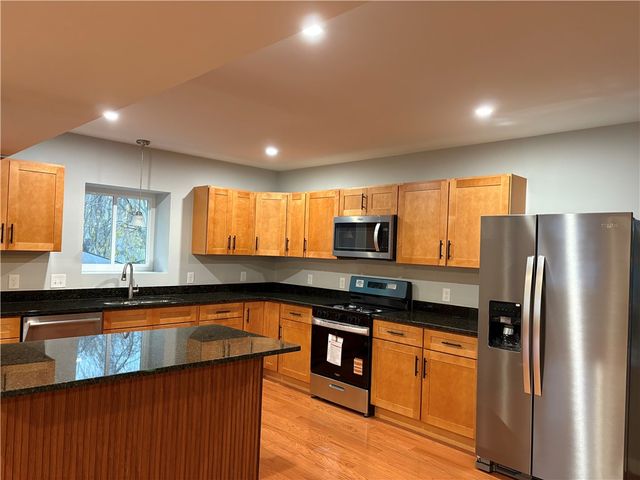 182 Avenue C S6, Woonsocket, RI 02895