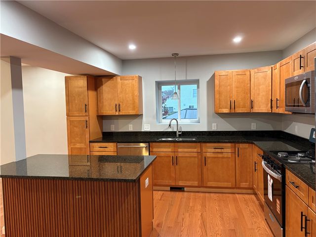 182 Avenue C S6, Woonsocket, RI 02895