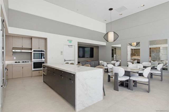 645 Front St 1208, San Diego, CA 92101