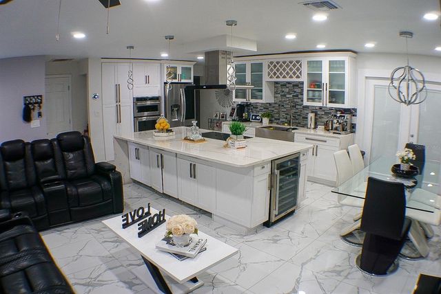 6816 E CREEK DRIVE, Tampa, FL 33615