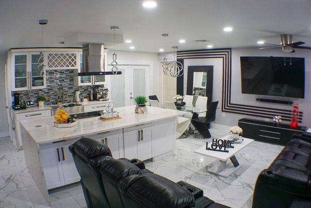 6816 E CREEK DRIVE, Tampa, FL 33615