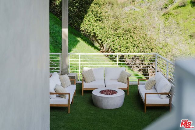 10110 Cielo Drive, Beverly Hills, CA 90210